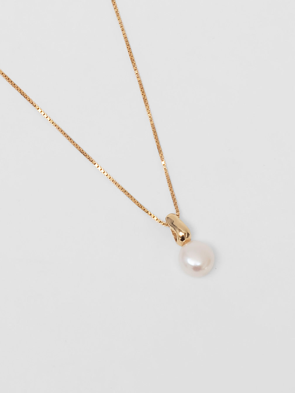 Wolf Circus Timeless Pearl Pendant Necklace in 14k Gold Plated