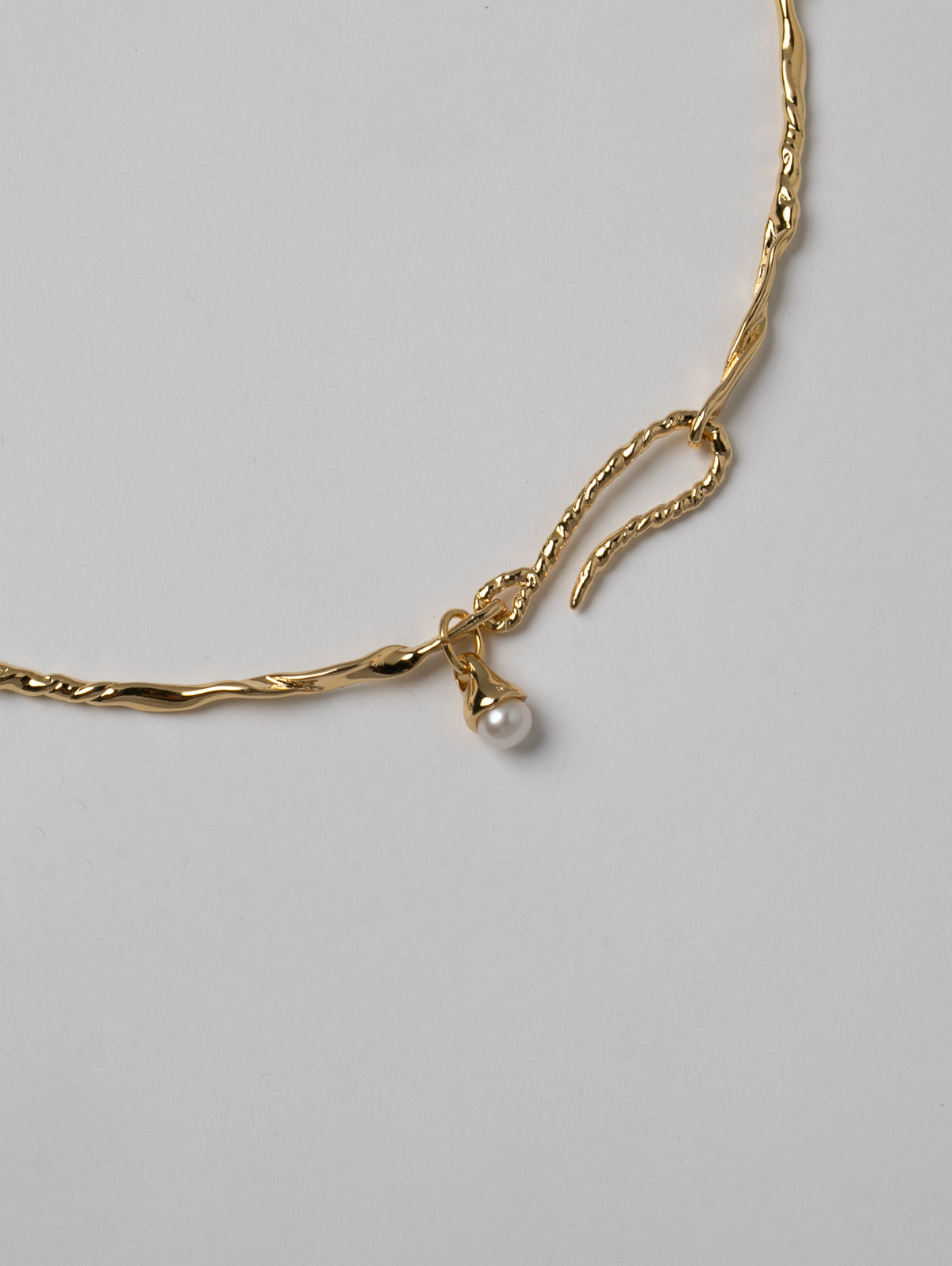 Finley Collar Necklace in Gold