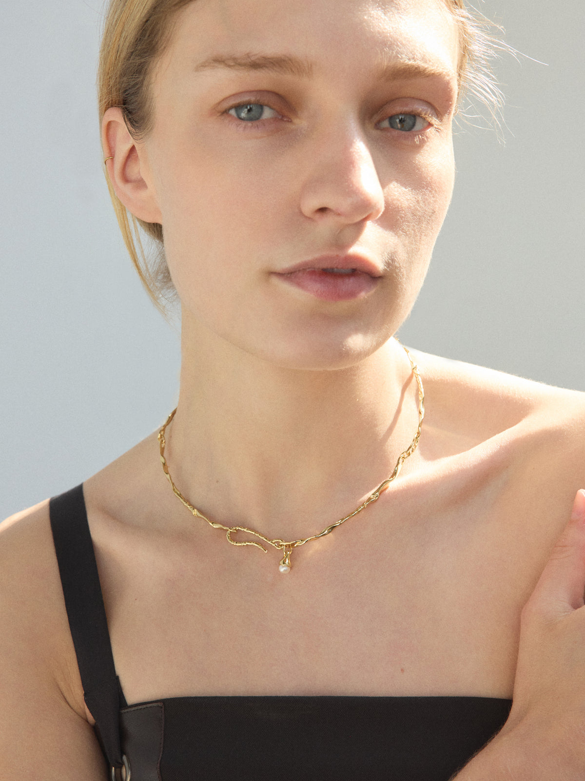 Finley Collar Necklace in Gold