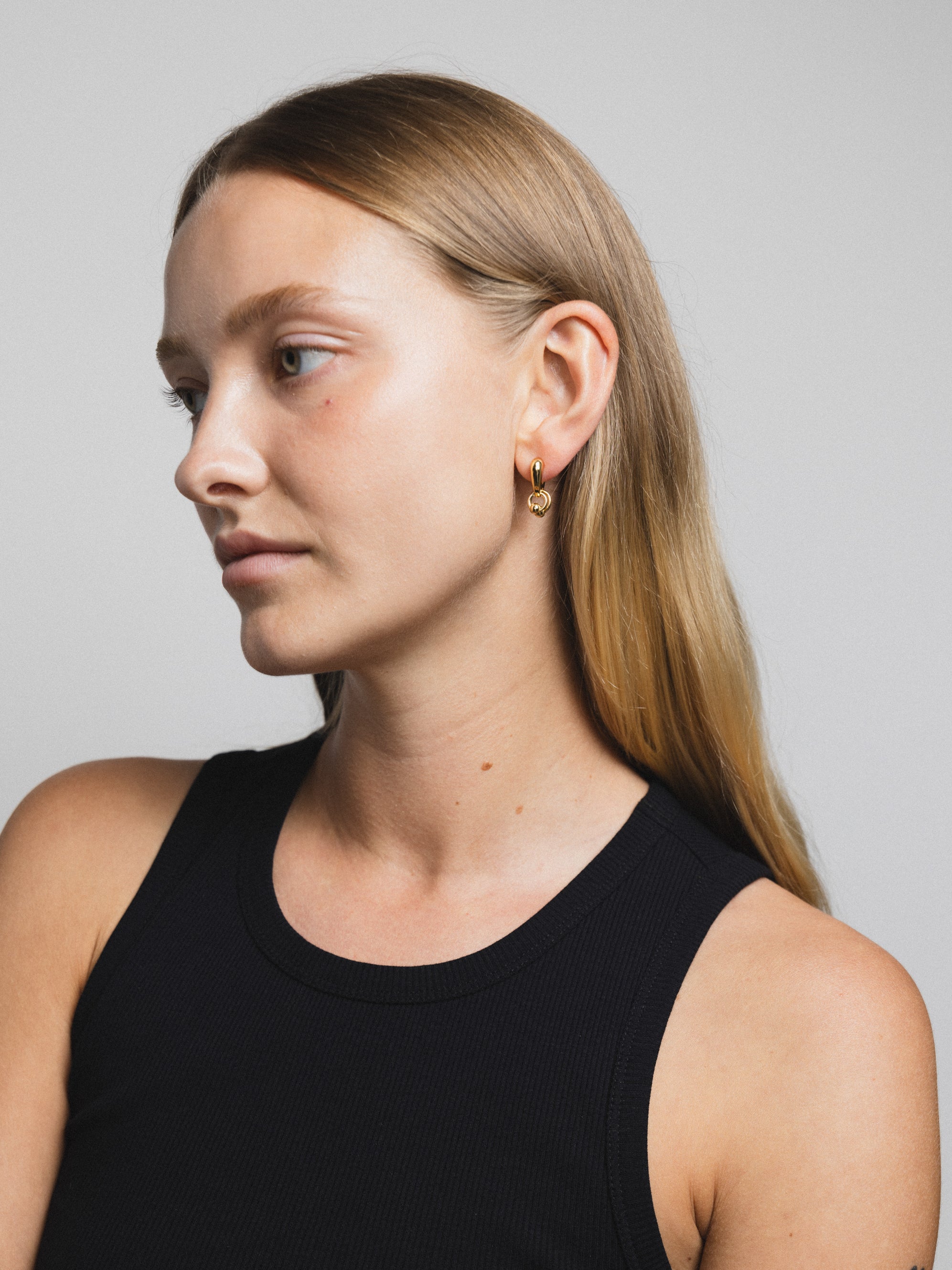 【Wolf Circus】ゴールド Fraser ピアス Wolf Circus Fae Hoops in Gold – WOLF CIRCUS JEWELRY