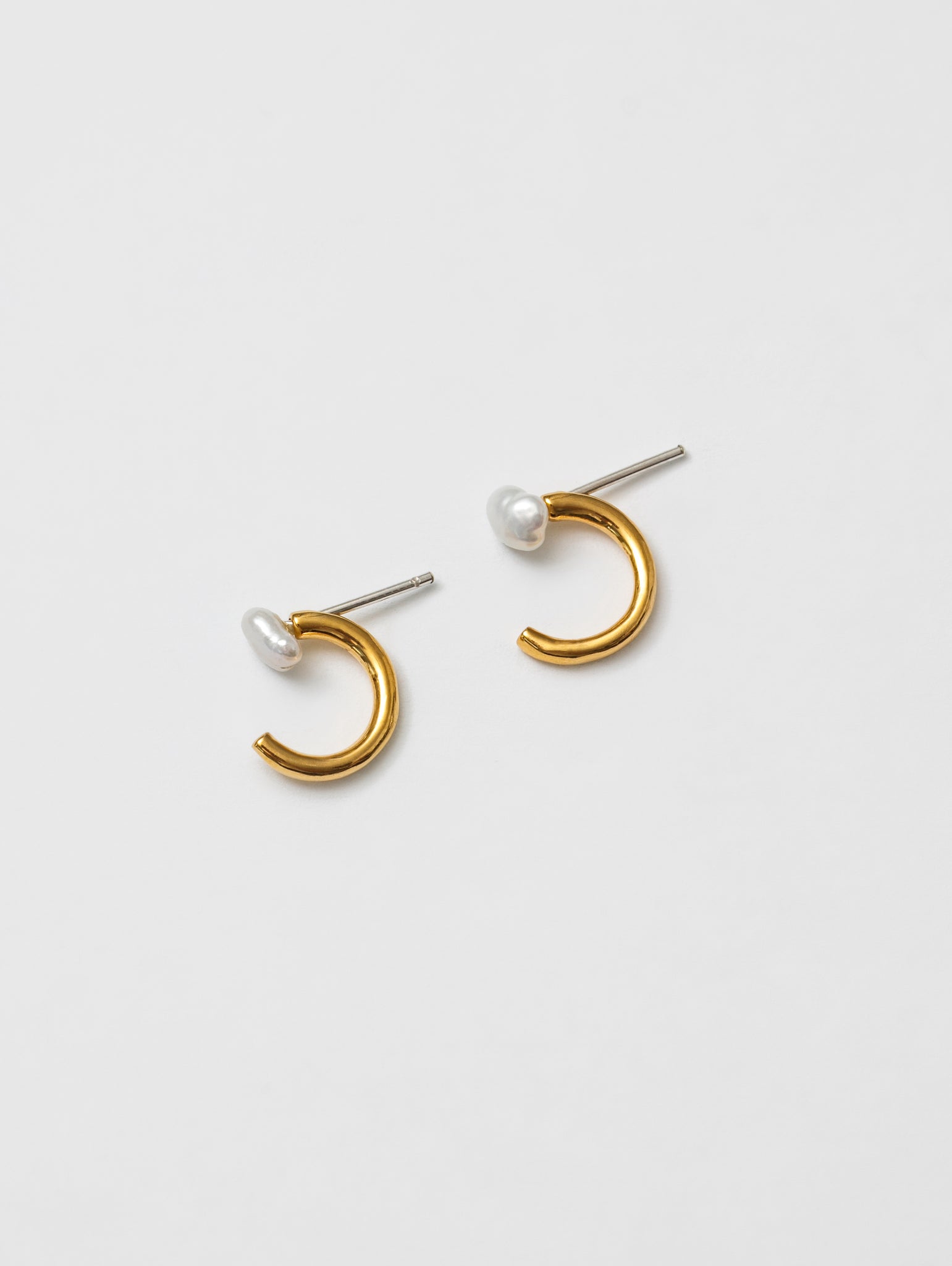 Wolf Circus-Wolf Circus Hoop Earrings Pearl Stud 14k Gold Plated | Fraser Earrings in Gold-