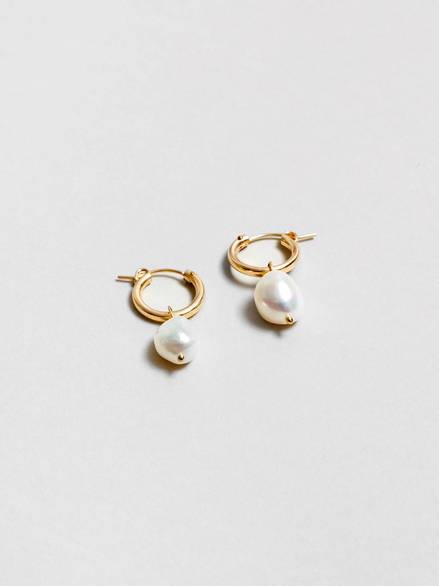 Wolf Circus-Wolf Circus Pearl Hoop Earrings in Gold | 14k Gold Hinged Hoops with Removable Freshwater Pearl-