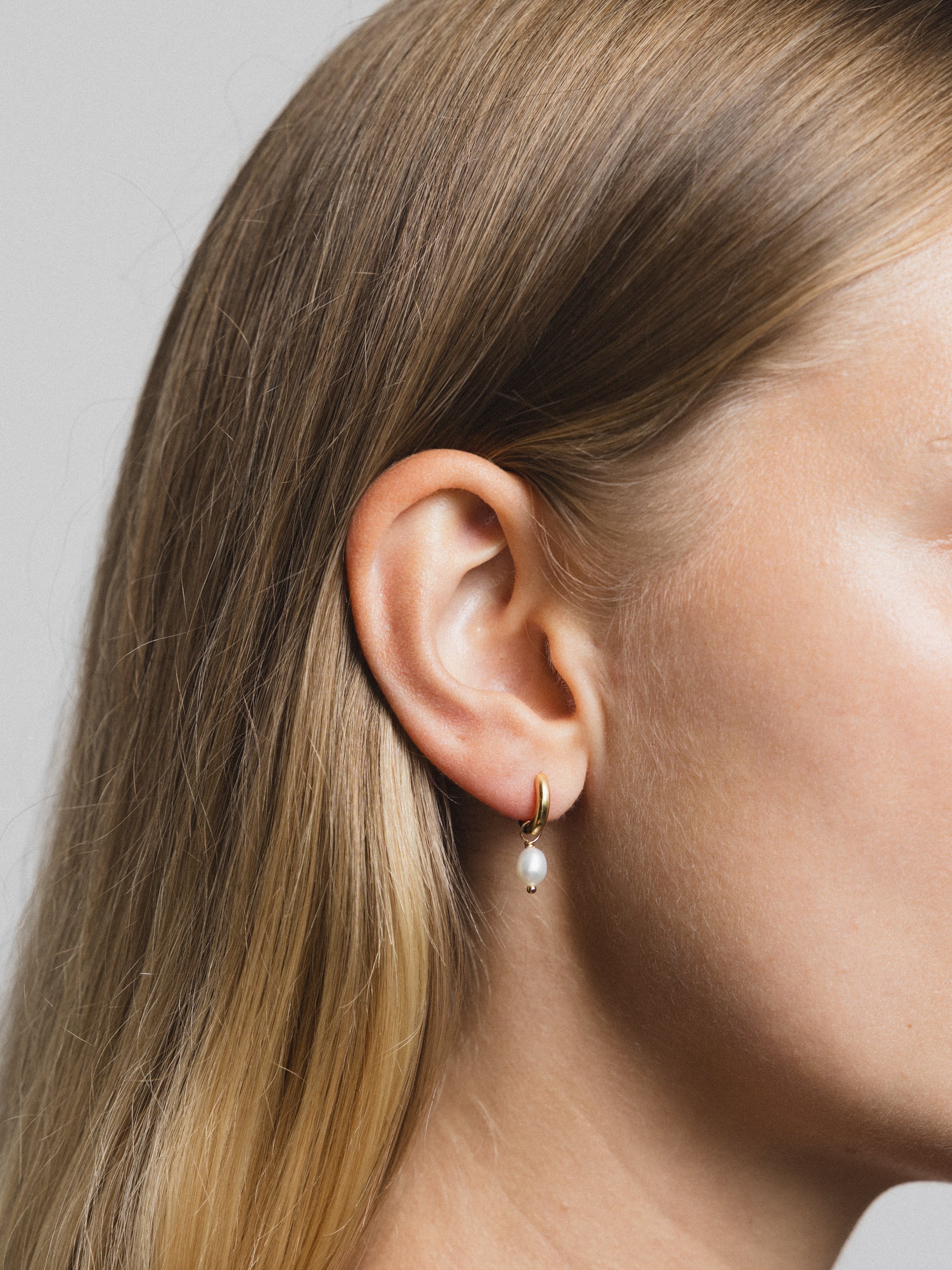 Pearl hoops deals