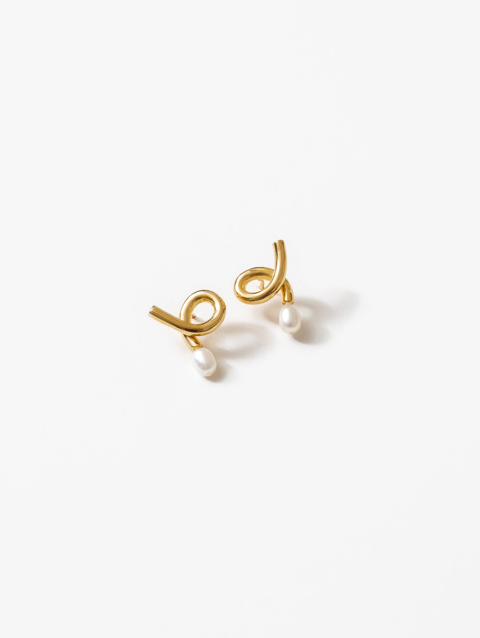 Wolf Circus-Wolf Circus Loop Pearl Earrings 14k Gold Plated | Romi Earrings in Gold-