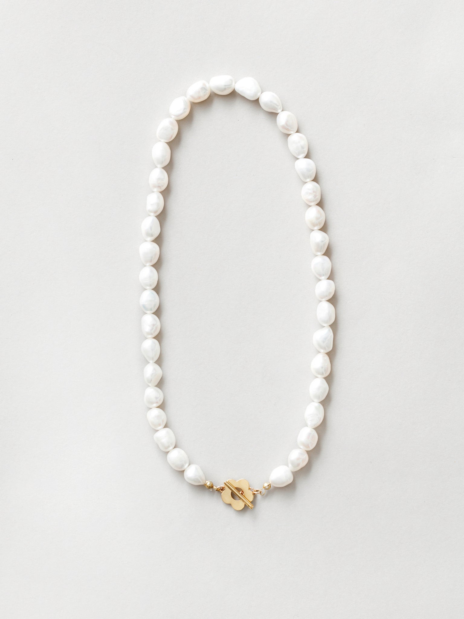 Lola Pearl Necklace in Gold